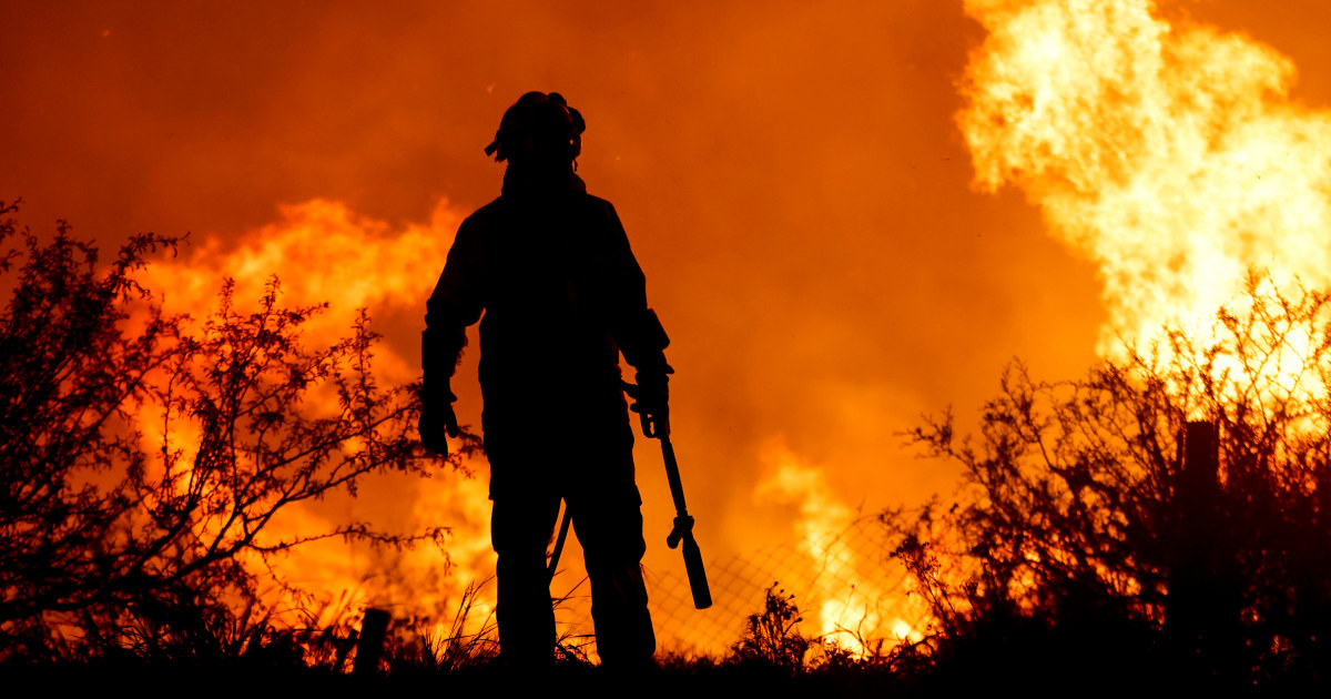 Argentina wildfires spur evacuations in central Cordoba province